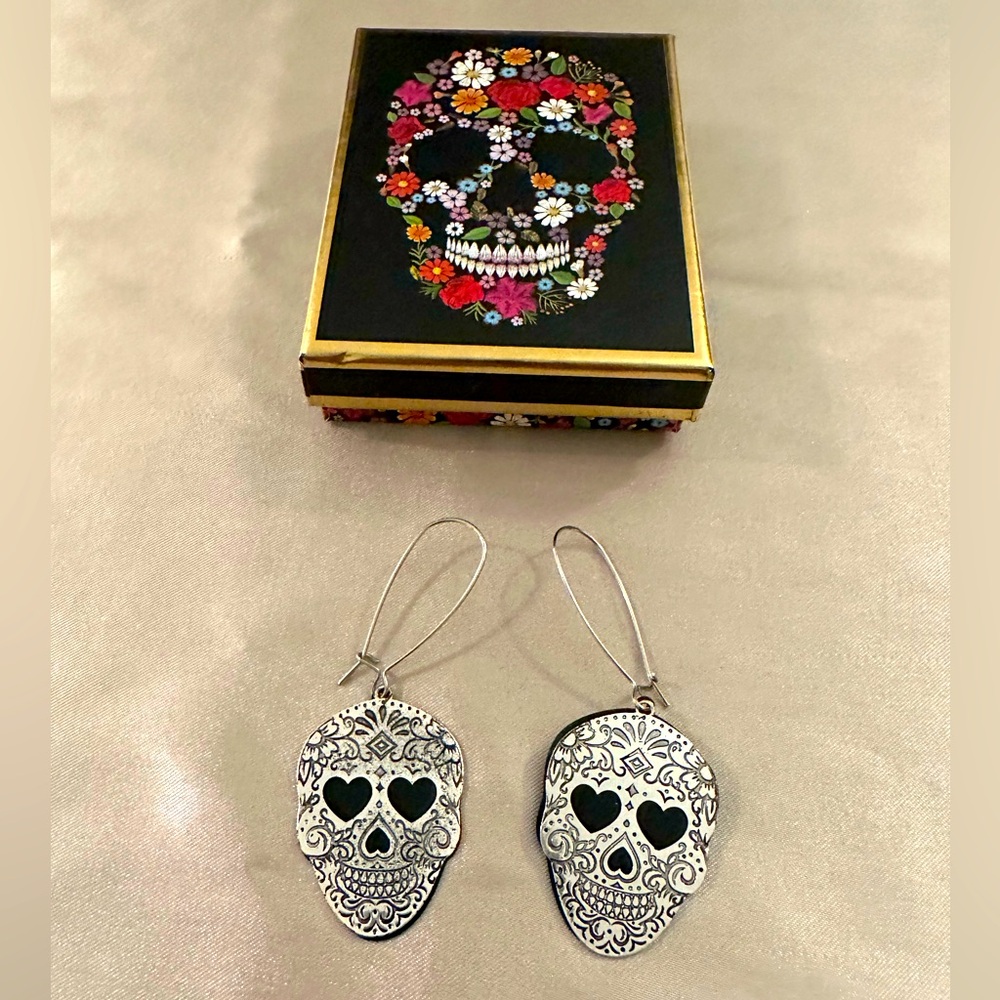 Silver Day of the dead skeleton earrings.